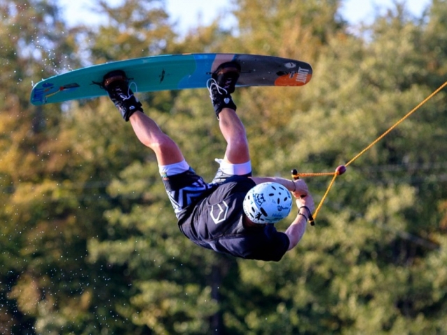  Salti spettacolari durante il wakeboard 