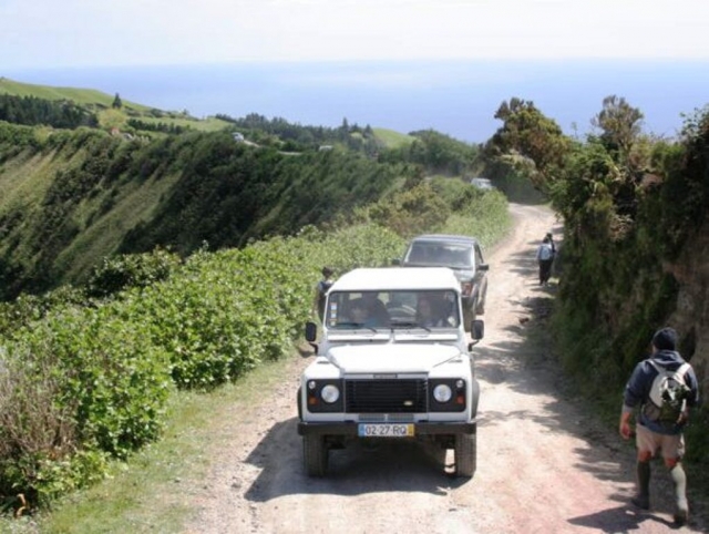  Con la Jeep sullo sterrato