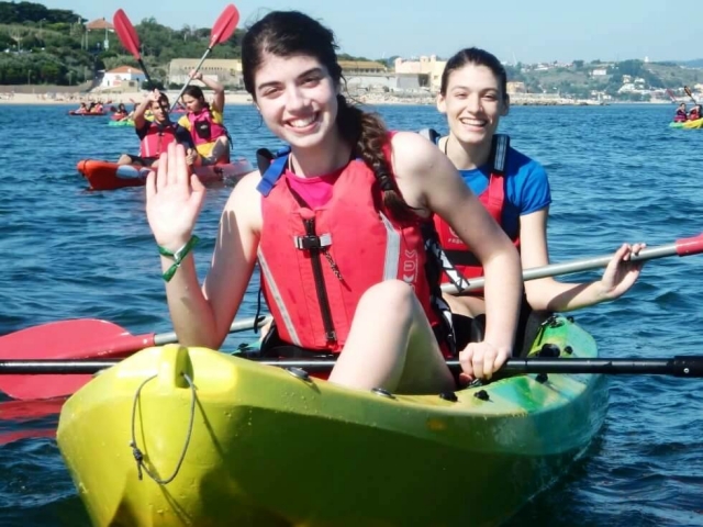  Girls on board a kayak 