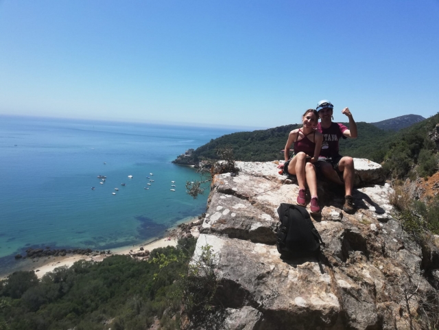  Descanso durante o dia de escalada na costa de Cascais 