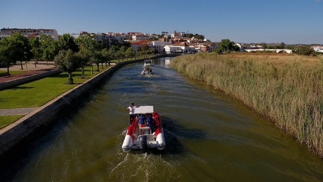 río arade en barco
