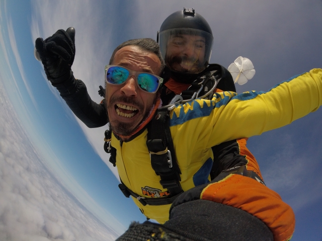 Opinione di Fernando su Foto di lancio con il paracadute di 5000 m e video selfie Évora