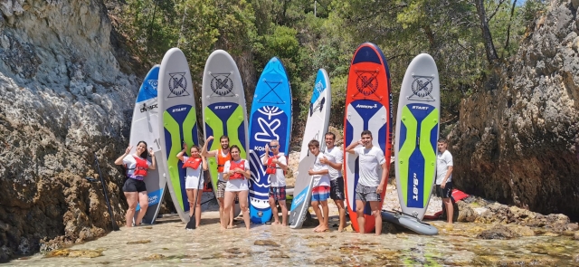  Group ready to paddle surf 