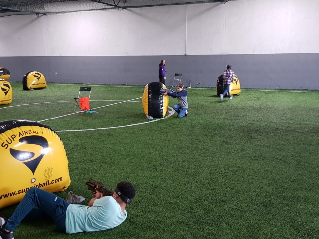  Laser tag battle 
