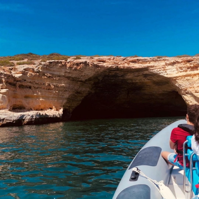  Bootsfahrt durch die Algarve 
