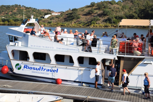 De crucero por el río