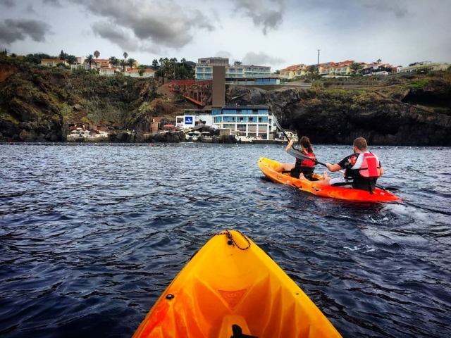  Kayak on the island 