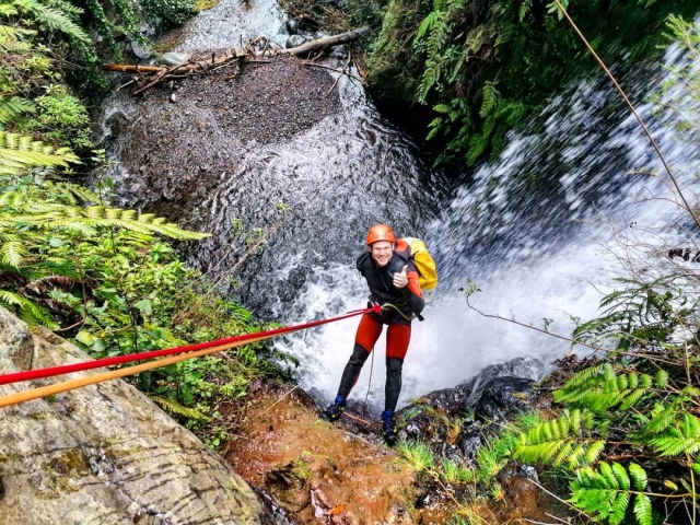  Enjoy canyoning 