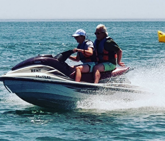  Divertimento in moto d'acqua 