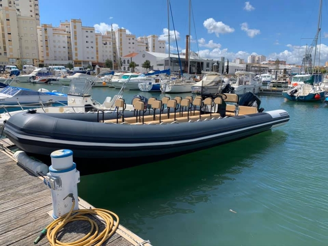  La nostra barca ormeggiata nel porto 