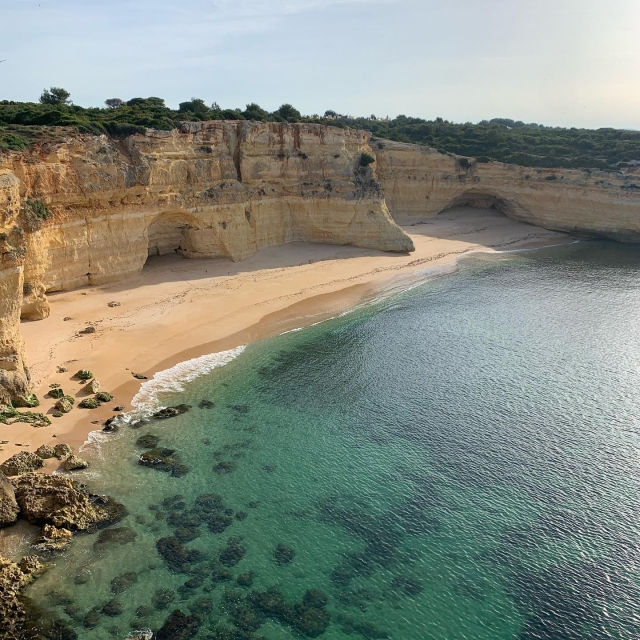  Una fotografia di una delle spiagge della regione