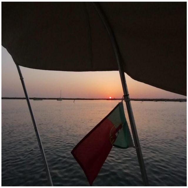  Barco ecológico e pôr do sol 