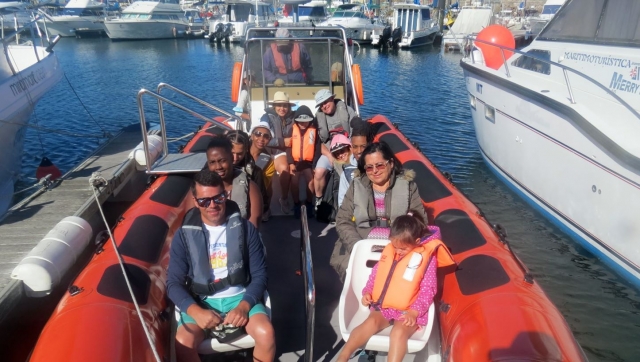  Vorher Nach der Abfahrt geben wir eine Sicherheitseinweisung und beherbergen die auf dem Boot Anwesenden