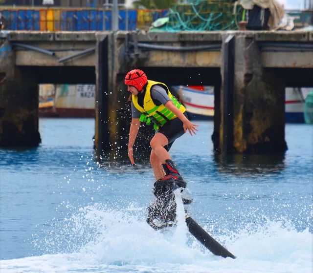  Der Versuch, Stunts mit dem Flyboard auszuführen. 