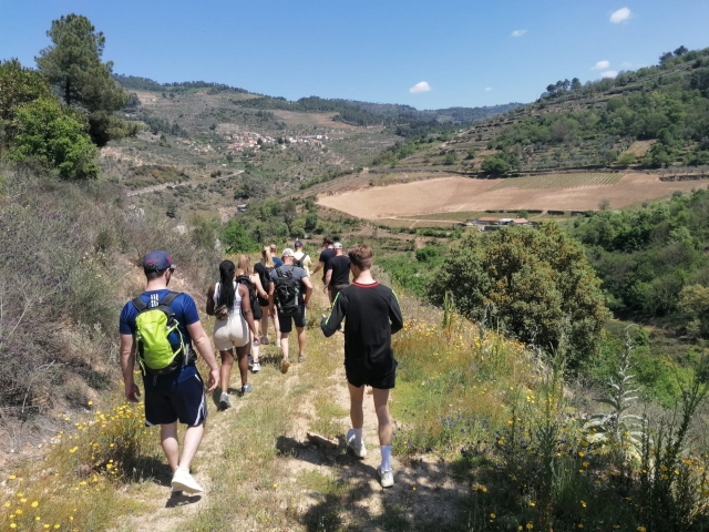 O de una espléndida jornada de naturaleza realizando una ruta de senderismo