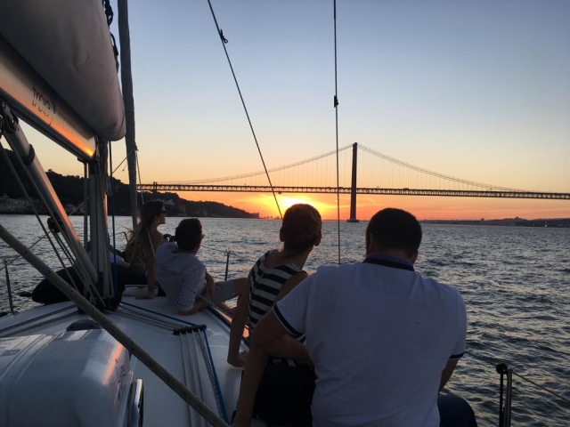 Un bellissimo tramonto dalla nostra nave 
