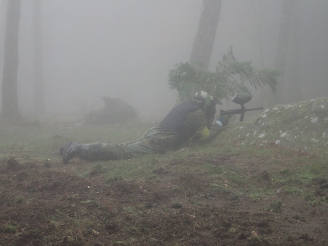  Uma partida de paintball também pode ser disputada no nevoeiro 