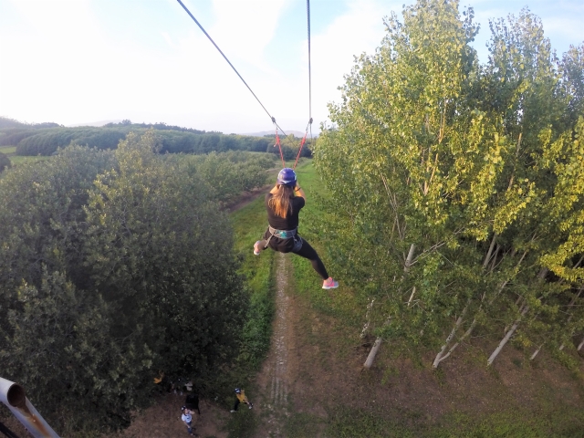  A tutta velocità lungo la zip line 