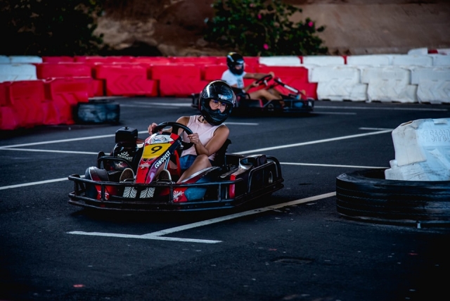  Conduzindo um kart no circuito 