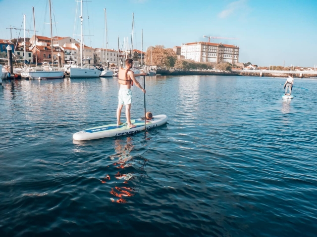  Fai un tour di paddle surf 