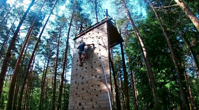  Rappelling from above 