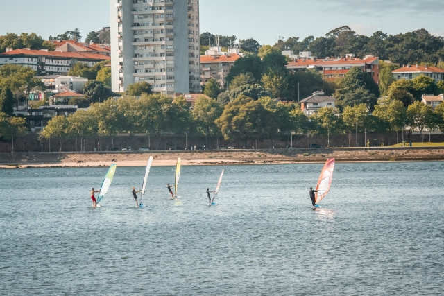  Windsurfen in Vila Nova 