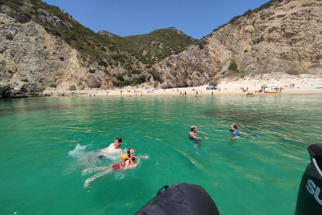  Nuoto sulla spiaggia di Ribeiro do Cavalo 