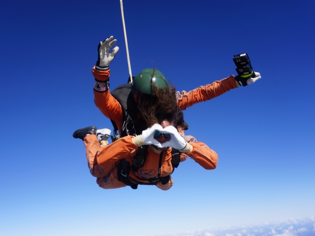  Fai un cuore durante il salto 