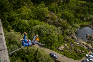 2 saltos de puenting con fotos en Puente de Arbo