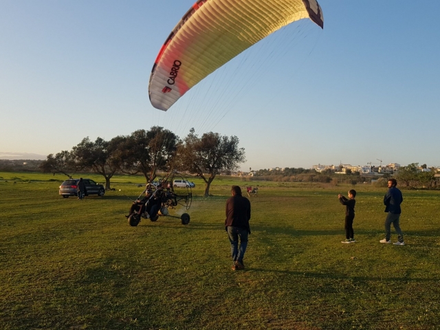  Preparação do paramotor no Algarve