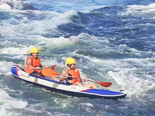  Paddling a canoe on the rapids of the Miño 