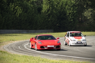 Conduzindo Ferrari no Circuito Basco do Sameiro 1 volta