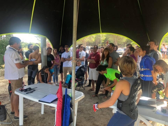  Briefing in unserem Zelt in Benavente 