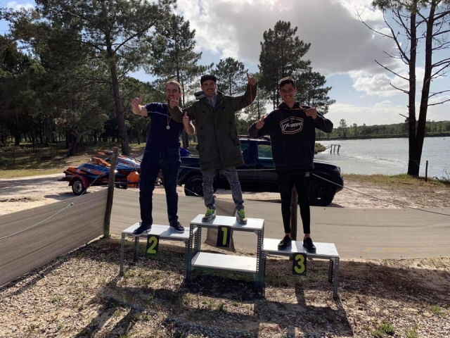 Freunde auf unserem improvisierten Podium in Santo Estevão 