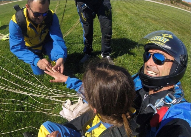  Couples parachute flight Portugal 
