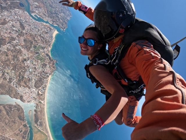  Tandem parachutism 
