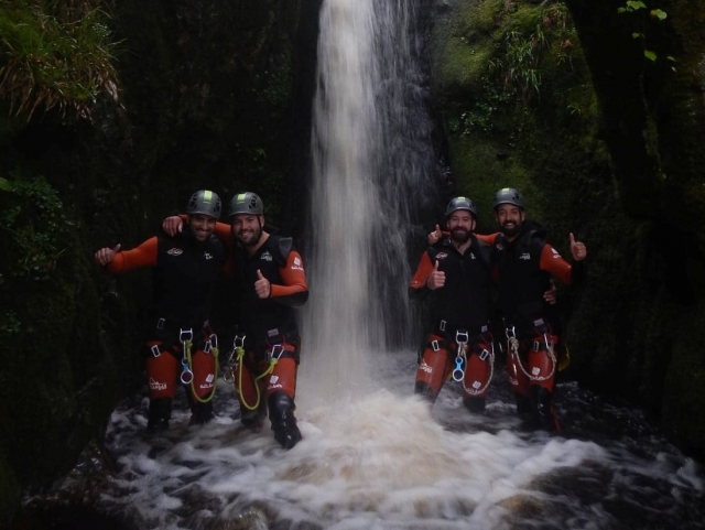  Enjoying canyoning 