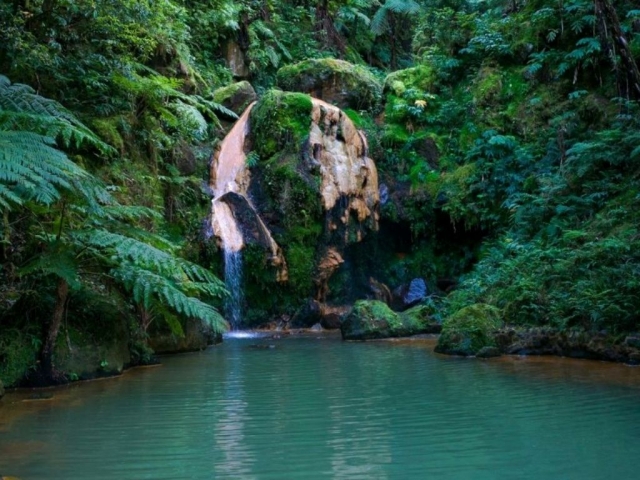 在Ribeira Grande的峡谷