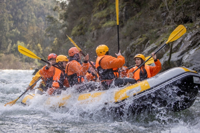  Rafting mit Freunden 
