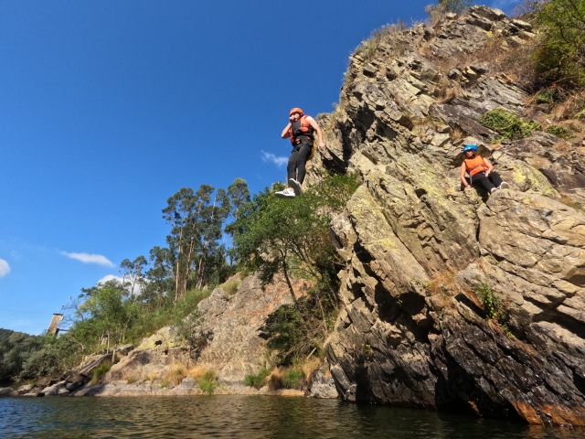  Jumping into the Paiva River on a rope 