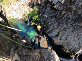 Canyoning de nível médio em Arouca e fotos 5 horas