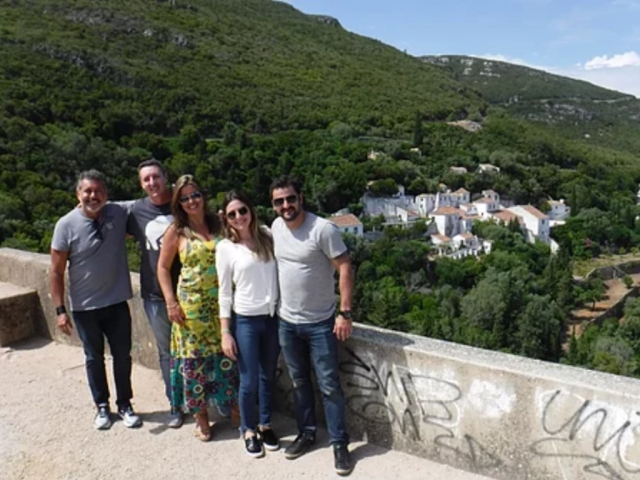  Group of friends in the Arrábida Natural Park 
