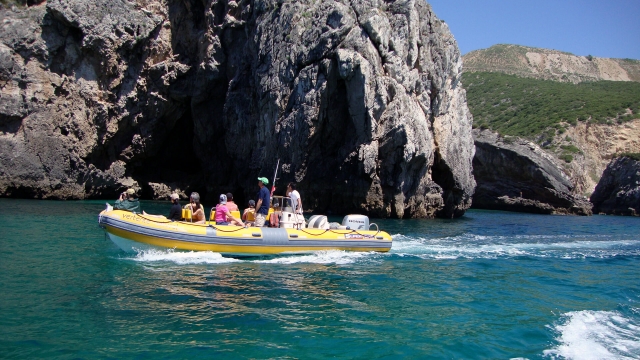  Visita alle grotte in barca di Arrábida 