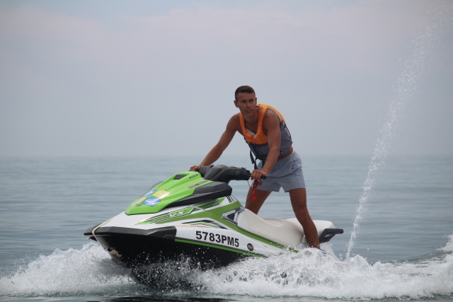  moto d'acqua in mare 