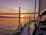 Passeio de barco privado e open bar em Lisboa 2h
