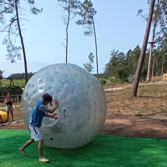 Practicing zorbing 