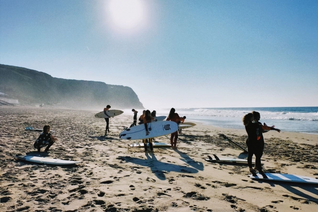 friends among waves 