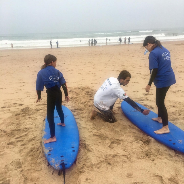 Clases de surf con nuestros monitores