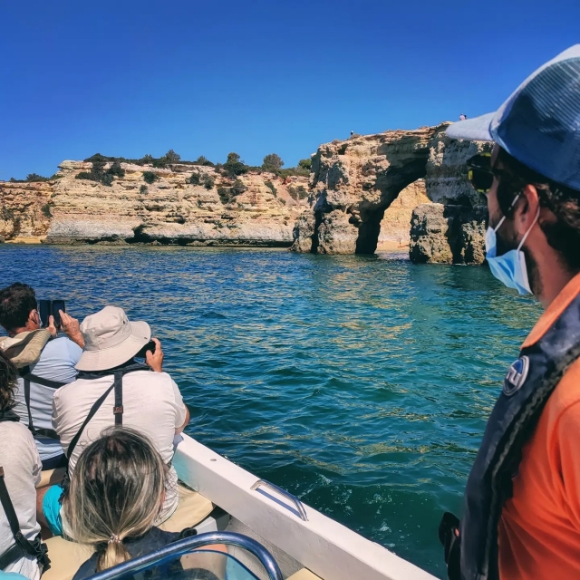  Algarve Höhlen mit dem Boot 