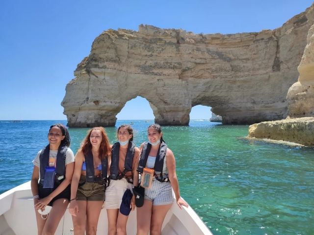  Genießen Sie die Bootsfahrt an der Algarve 